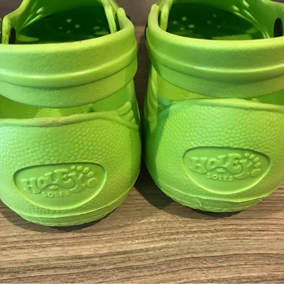 NWOT Holey Soles Unisex Green Clogs - Picture 5 of 6